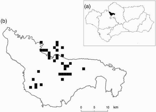 Figure 1. (a) The shaded area shows the location of Hornachuelos Natural Park in the region of Andalusia (southern Spain). (b) The black squares indicate the location of Cinereous Vulture nests in the study area, and the grey line is the limit of the Natural Park.