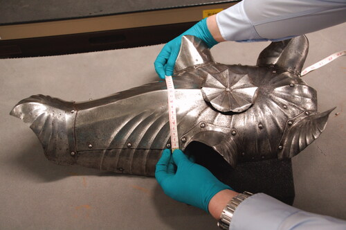 FIGURE 6. Shaffron measuring in action in the collections of the Royal Armouries (object number VI.408).