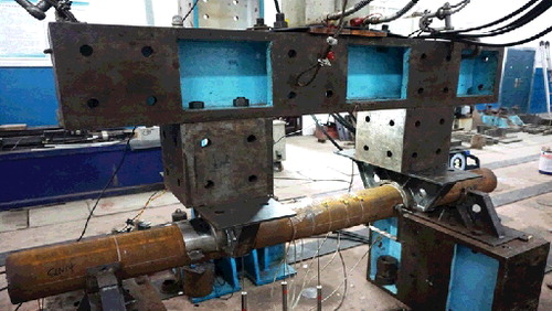 Figure 5. Configuration of four-point bending test set-up in laboratory. (This figure is available in colour online.)