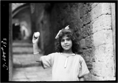 Figure 1. Girl with an egg, UBL_NINO_F_Scholten_Porte_Entree_101-150_000.