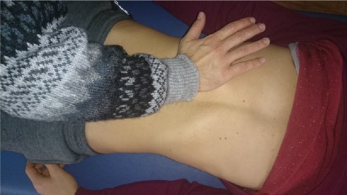 Figure 4 To evaluate the posterolateral area, the hand must be held as previously described for the domes, but with the forearm forming a 45° angle with the patient’s abdomen; a gentle push must be applied obliquely, following the line of the same forearm.