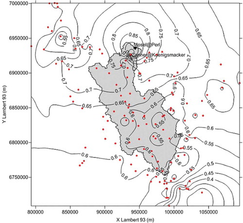 Fig. 4 Map showing the spatial distribution (ordinary kriging) of Pearson’s r values estimated between the daily streamflow time series at the Koenigsmacker streamgauge (Canner River) and all other streamgauges (•) in the study area. In the basic MC method, allowing only a single-best neighbour, the Koenigsmaker streamgauge would be used as a reference streamgauge for the Perl pollution-control site (▼) located on the Mosel River. Contours of the Canner@Koenigsmacker and Mosel@Perl catchments are also shown.