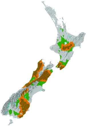 Figure 1. New Zealand's vector risk areas (VRA) categorised by the strategic choice outcomes to be achieved as part of the National Pest Management Plan for control of tuberculosis (TB). The categories were eradication (green shading) with the aim of having areas free of TB in wildlife by 2026; free area protection (orange shading) with the aim of reducing or keeping possum densities below the TB persistence threshold, thus preventing spread of TB beyond VRA or back into eradication areas; and infected herd suppression (brown shading) with the aim of keeping possums on and near farmland at a level to maintain the national annual infected herd prevalence below 0.4% (Hutchings et al. Citation2013).