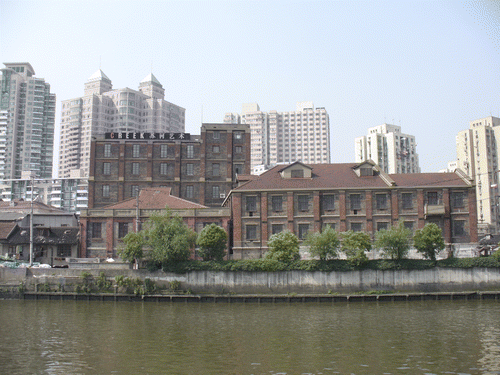 Figure 1 Urban heritage on Suzhou Creek: Old warehouse, new cultural space. Source: Photo taken by Sheng Zhong on 23 May 2006.