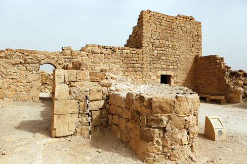 Figure 7. The façade of the entrance to the ‘Governor’s House’ and the location of the praying figure graffito (photograph by Dror Maayan).