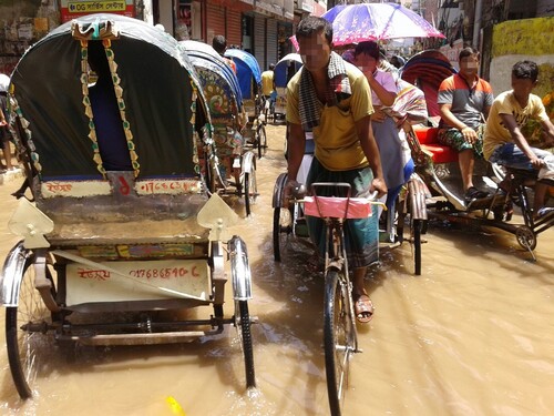 Figure 3. Rickshaws navigating the flooded streets of Dhaka (faces blurred to prevent identification). Photograph by Annemiek Prins, 2017. CC BY 4.0.