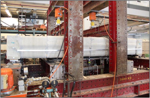 Figure 13. Scale model in test 4-point bending test set-up.