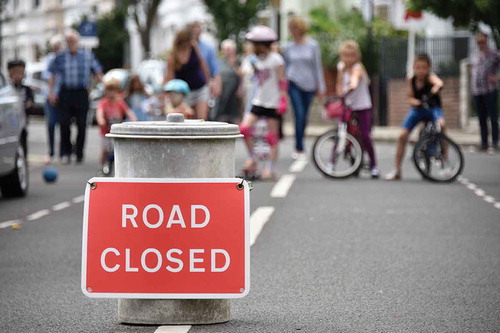 Figure 1. Example of road closed for a play street on Roxwell Road, London. Source: Creative Commons Attribution-NonCommercial-NoDerivs 2.0 Generic (CC BY-NC-ND 2.0).
