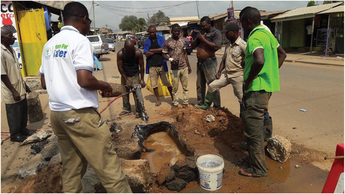 Figure 4. GWCL’s officials repairing a pipeline, Accra–Agbogba junction (December 8, 2018).