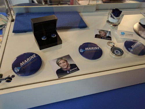 Figure 1. Blue rose 2017 presidential campaign paraphernalia for sale in Lyon, February 2017.