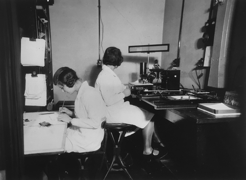 Fig. 1. Sensitometric testing at Ilford Ltd. 1938. Courtesy Redbridge Library and Heritage Centre