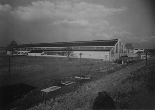 Figure 3. ‘A new basic industry’: the first bay of Northern Aluminium’s Banbury plant opened in 1931 on a rural sheep pasture, equipped with machinery from Germany. It expanded dramatically with rearmament. (Glasgow, UGD347/28/3/2). Many similar greenfield light alloy plants were developed around Britain during the late 1930s.