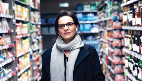 Figure 3. Claire (Binoche) on the phone to Alex in Celle que vous croyez (2019).