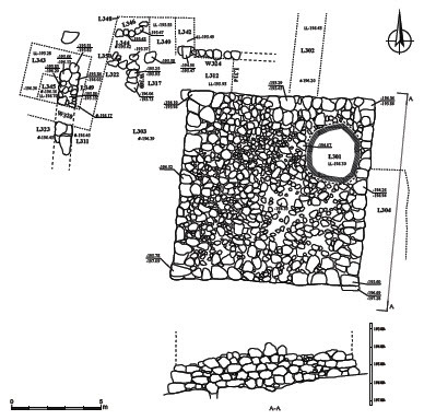 Fig. 3: General plan of the site and excavated areas and side view of the eastern wall of the platform