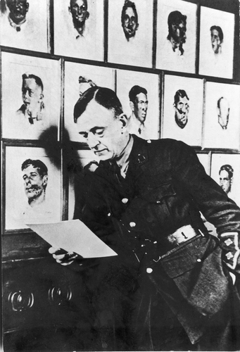 FIGURE 1 Photograph of Henry Tonks in his room at The Queen's Hospital, Sidcup, 1917.