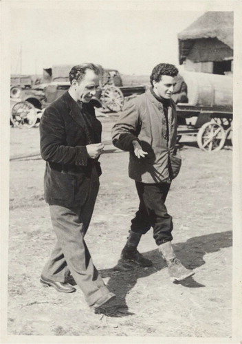 Figure 1 Giorgio Agliani and Giuseppe De Santis on set during the shooting of Caccia tragica, Valli di Comacchio, 1947. Private collection.