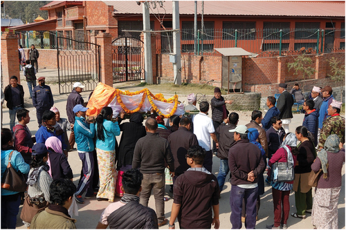 Figure 3. Cremation ritual practice performed by mourners inside the electric crematorium gate prior to the COIVD-19 pandemic. Photo by author, 2017.