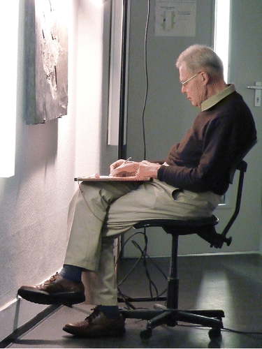 Figure 7. Dolf drawing a fossil specimen with the camera lucida (photograph courtesy of Hans Luginsland).