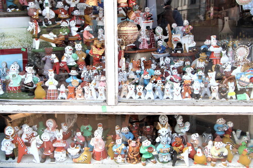 Figure 5. Several dozens of colorful kargopol clay toys displayed in a kiosk window along with other tourist souvenirs made in a folk style. Photo by V. Kobyshcha.