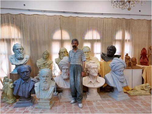 Figure 5. Hadî Ziaoddînî in his workshop in the complex of Xosrow Abad.