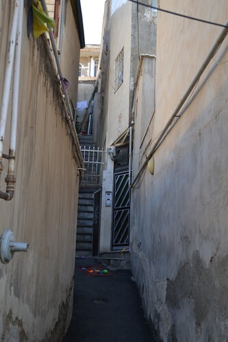 Figure 6: Grassroots architecture and steep alleyways of ZoorAbad. July 5, 2022. Photo by the author.