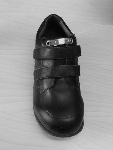 Figure 1. The therapeutic shoe was sealed by threading a plastic band (Brace-lok, DJO Nordic, Malmö, Sweden) through two holes; one on each side of the shoe’s opening.