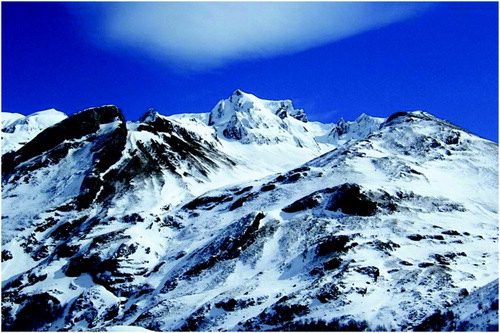 Figure 2. Slopes with high and very high avalanche susceptibility in the Ruisseau de l'Ourade valley (Pico Las Ferraturas-Pic de Peyrelue area) (Photo: J. Chueca).