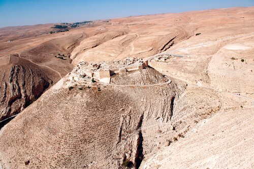 Figure 5 Shawbak castle, aerial view from east (photo by D. Kennedy, APAAME_20090930_DLK-0174). Reproduced with kind permission.