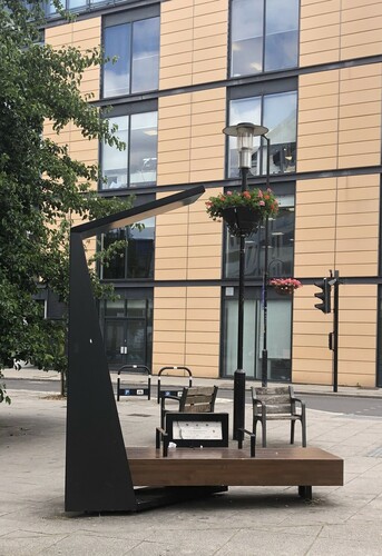 Figure 2. Strawberry Energy’s Smart Bench (version 1) on Great Suffolk, Southwark, London