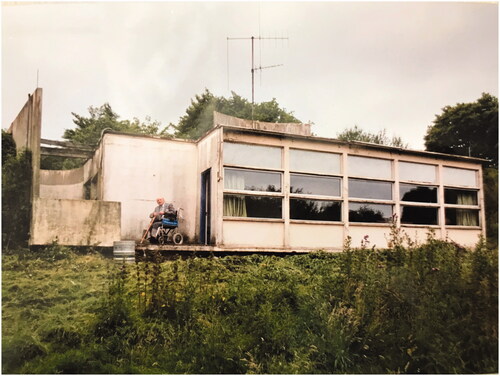 Figure 8 Holly Frindle (House B), Whipsnade, front façade with Berthold Lubetkin on a visit with John Allan one July day in 1988. Courtesy of John Allan.