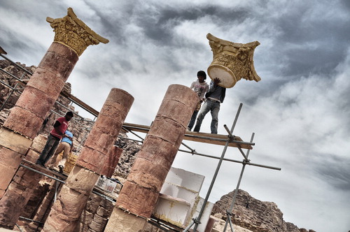 Fig. 3:. TWLCRM team members place ‘faux restoration’ columns and capitals made of lightweight materials in the temple’s cella. Through this experiment, the team was able to test how the columns would look as part of the project’s final presentation strategy for the monument. Image: Qais Tweissi