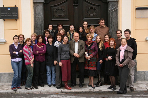 FIGURE 9. Christopher Clarkson with the participants (from Croatia, Czech Republic, Italy, Lituania, The Netherland, Serbia and Slovenia) during the workshop ‘Limp and Semi-Limp Vellum and Paper Bindings’ in November 2008. (Photograph: Lucija Planinc).