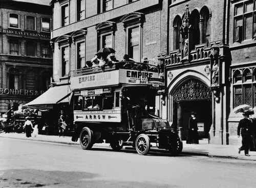 FIGURE 4 Omnibus (with advertisements for the ‘Empire’) in Fulham Road, 1914. Reproduced by permission of London Metropolitan Archives, City of London SC/PHL/02/0624/79/5512 (Collage, 231967).