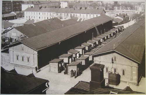 Figure 1. Photographed by Roos in 1929. The archives of the City Museum of Helsinki. ‘The often-shown pictures taken of Narinkka were part of a conscious project to document the part of Helsinki that was about to vanish into history.