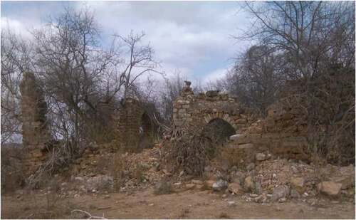 Figure 4. This is the ruined Mosque at DerbiBelanbel, a photograph taken from the southern direction. Photograph by author. During observation/ field research: 30/07/2018, Duhun