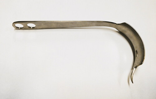 Figure 1. Type of Hohmann retractor used during the procedure.