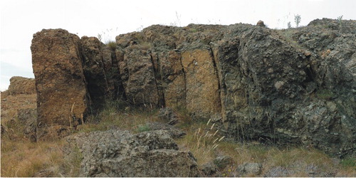Figure 5. The discontinuities are often pervasive and open, thus the rocks appear completely detensioned, as in the outcrop of peridotites shown (see photograph number 3 on the geomorphological map).