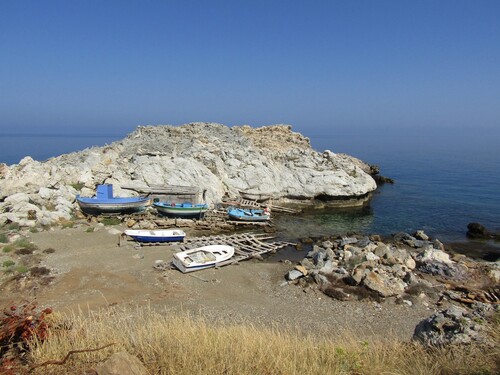 Figure 15. Boats hauled out of the sea with temporary wooden slipways at Agios Isidoros. (Author)