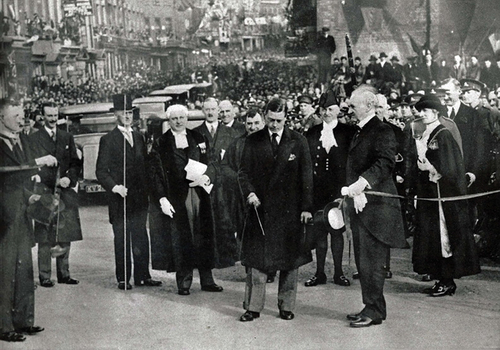 Figure 1. Mayor of Worcester Diana Ogilvy (far right) and city dignitaries watch as the Prince of Wales opens the newly widened bridge across the river Severn, 1932. Image ML093 reproduced courtesy of Changing Face of Worcester/Tudor House Museum.