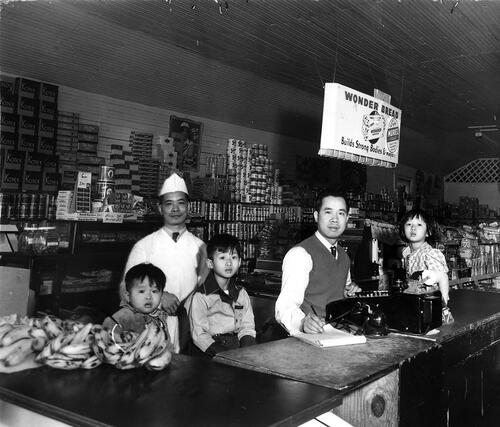 Figure 5 The Seu Brothers and their children inside the Min Sang & Co. grocery store, Greenville, Mississippi, late 1940s. The store was connected to the “living quarter” through a door at the back. Photo courtesy of Frieda Seu Quon.