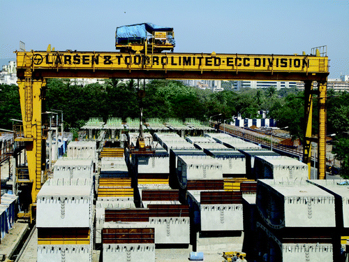 Figure 1 Concrete casting yard for the Sahar Elevated Road, in the vicinity of Chhatrapati Shivaji International airport, December 2009. Photograph by the author. Please visit www.verticalurbanism.com for further visual material