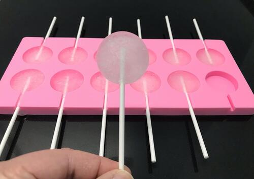 Figure 1 Lidocaine ice popsicle. The lidocaine ice popsicle made by viscous lidocaine solution 20 mg/mL, 6 mL with a stick in the silicone mold. It is stored overnight in the freezer to the day of endoscopy.