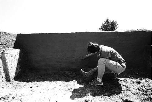 Figure 25. Traditional method of mud brick plastering, performed by Gamze Alkan.