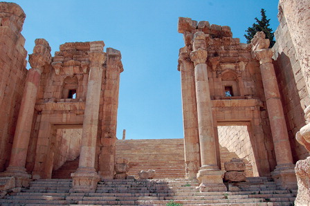 Figure 20. Monumental niches flanking the entrance to the Artemision in Gerasa (Rubina Raja).