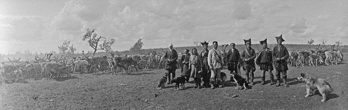 Figure 5. In 1931, Erkki Mikkola took a photo of Henddo-Niillas or Nils Valle in Gámásmohkki, Utsjoki.