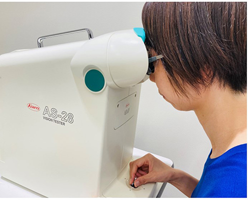 Figure 1 Functional visual acuity measurement system (AS-28, Kowa, Aichi, Japan).