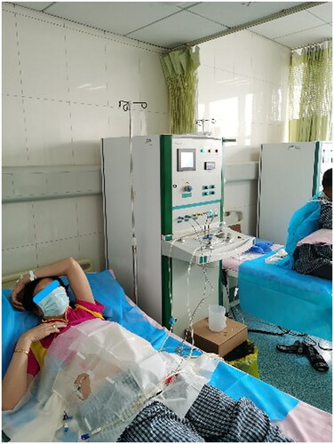 Figure 2. An example of bedside application of the perfusion device in a patient with malignant ascites. A perfusion device was connected to the patient, and hyperthermic perfusion and chemotherapy with cisplatin was performed for one hour.