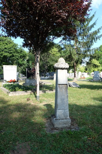 FIG 3 Historic gravestone with a turban. Photo by author.