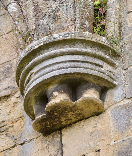 Fig. 14. Byland Abbey: north nave aisle respond capital showing single circular rim over three shaftsS. Harrison