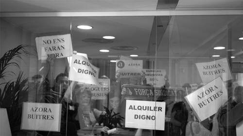 Figure 4. Tenants staging the protest in Azzam offices, February 3, 2020. Source: author.